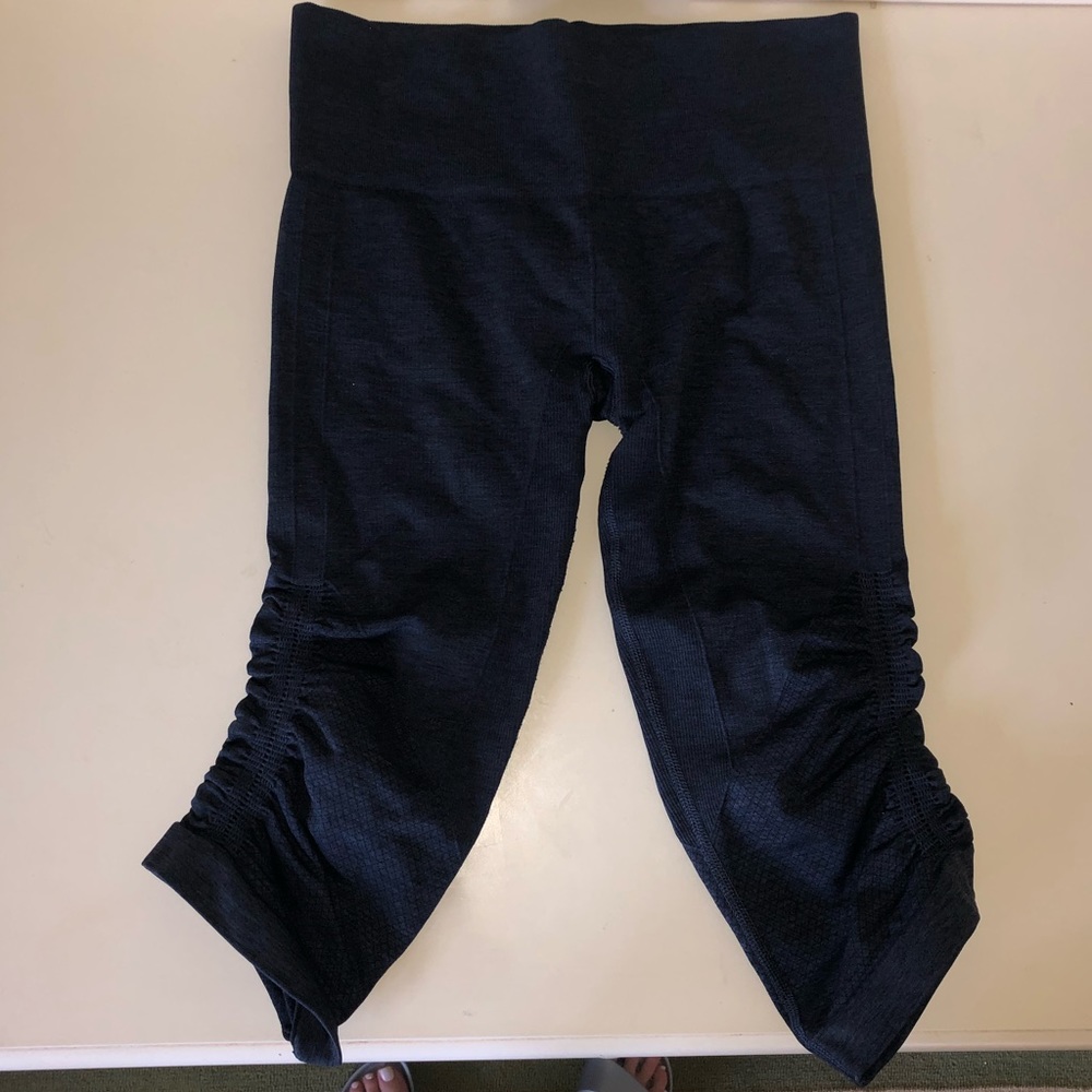 Lululemon Cropped Blue Leggings